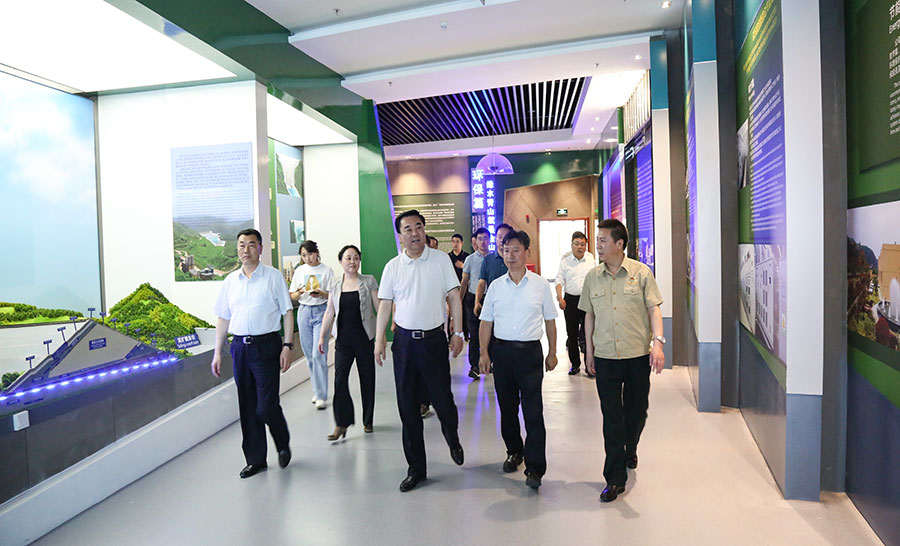14-2021年6月，時任省委常委、省委統(tǒng)戰(zhàn)部部長馬廷禮蒞臨金徽股份調(diào)研。.jpg