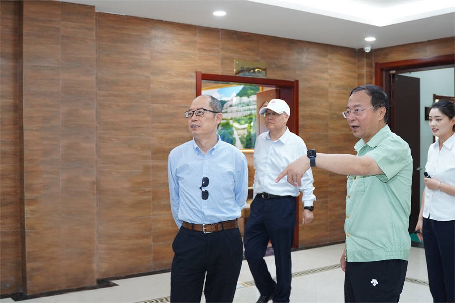 2024.06.23重慶市政協(xié)副主席、民盟市委會主委杜惠平蒞臨金徽股份調(diào)研.jpg